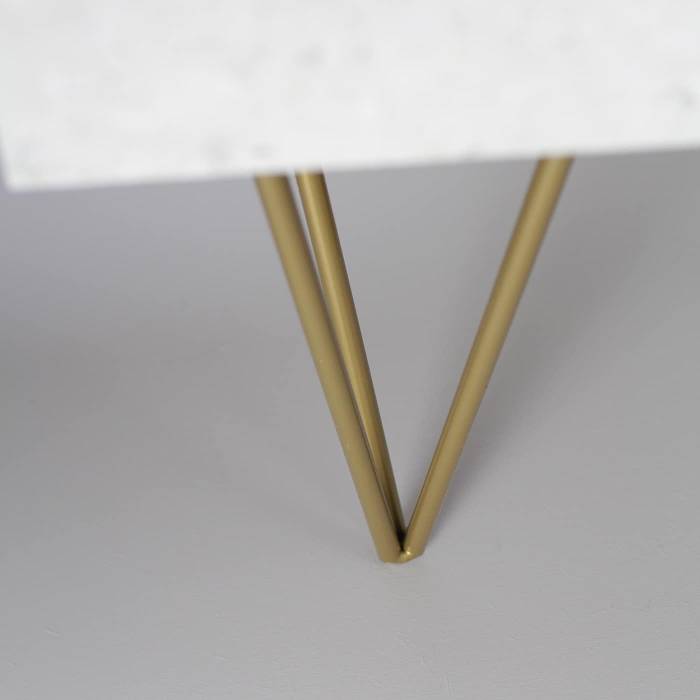 Pied de meuble design profil courbe sur platine hauteur 120 mm